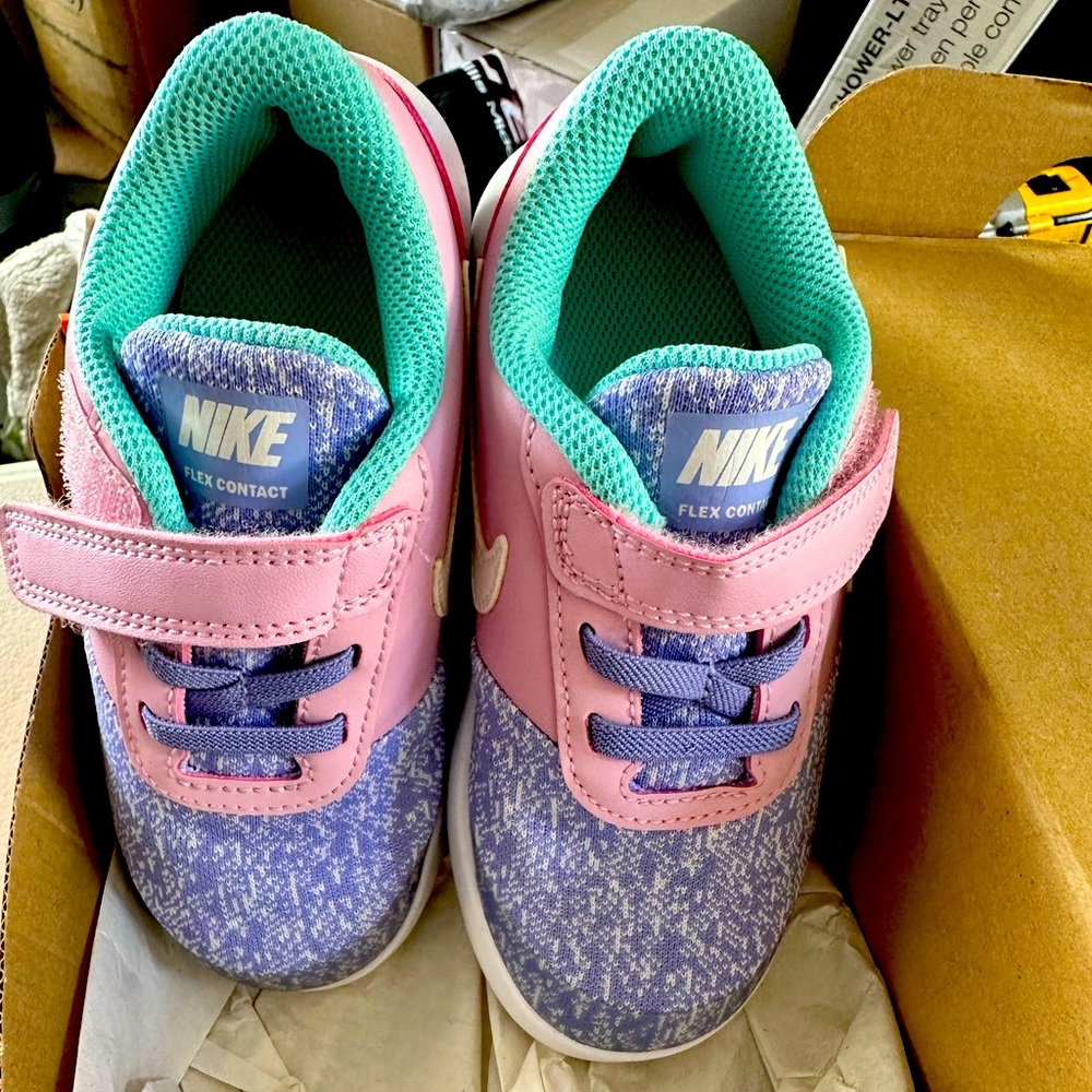 10c Nike school